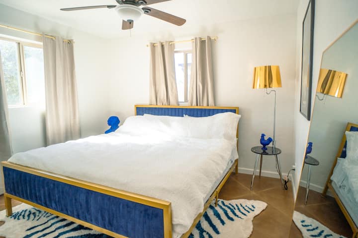 Blue Room na may king bed