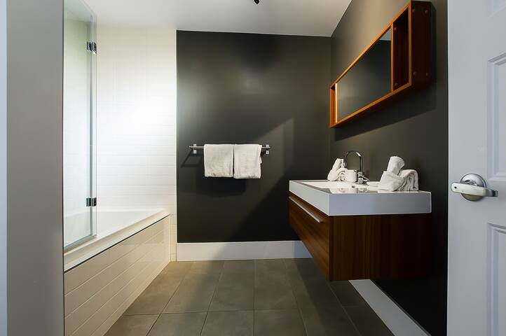 301 – Les Lofts St-Joseph – Par Les Lofts Vieux-QC gallery image 4