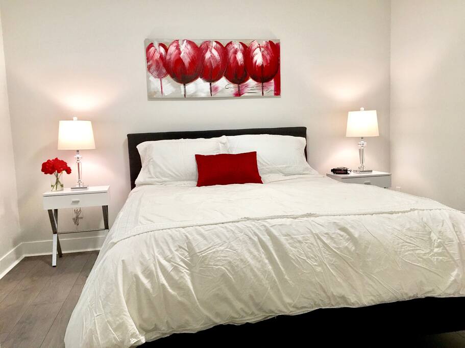 Queen bed with memory foam mattress, duvet, bamboo pillows