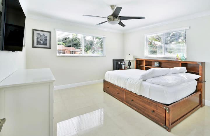 Dhoma e gjumit e tretë (Krevati ka ndryshuar, tani është krevat dopio "queen") (No T.V.---Pictures zgjohen për t 'u përditësuar)