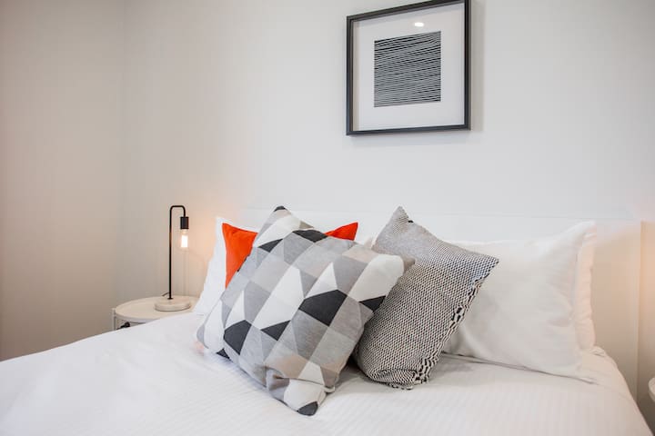 Spacious Penthouse Apartment in East Melbourne gallery image 4