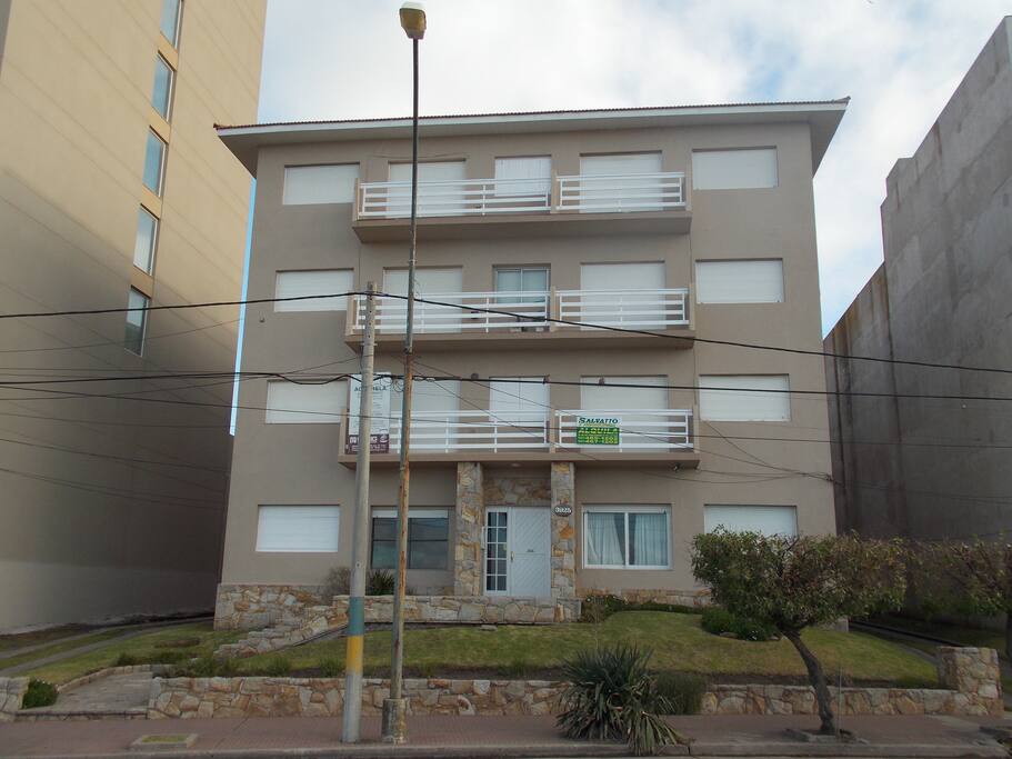 Frente del Edificio.