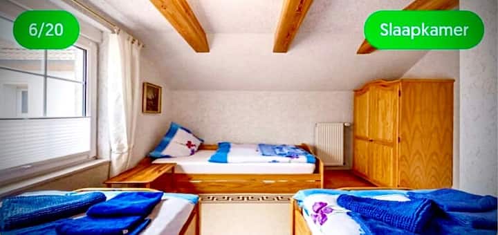 Chumba cha kulala chenye vitanda 3, kabati na uwezekano wa kulala