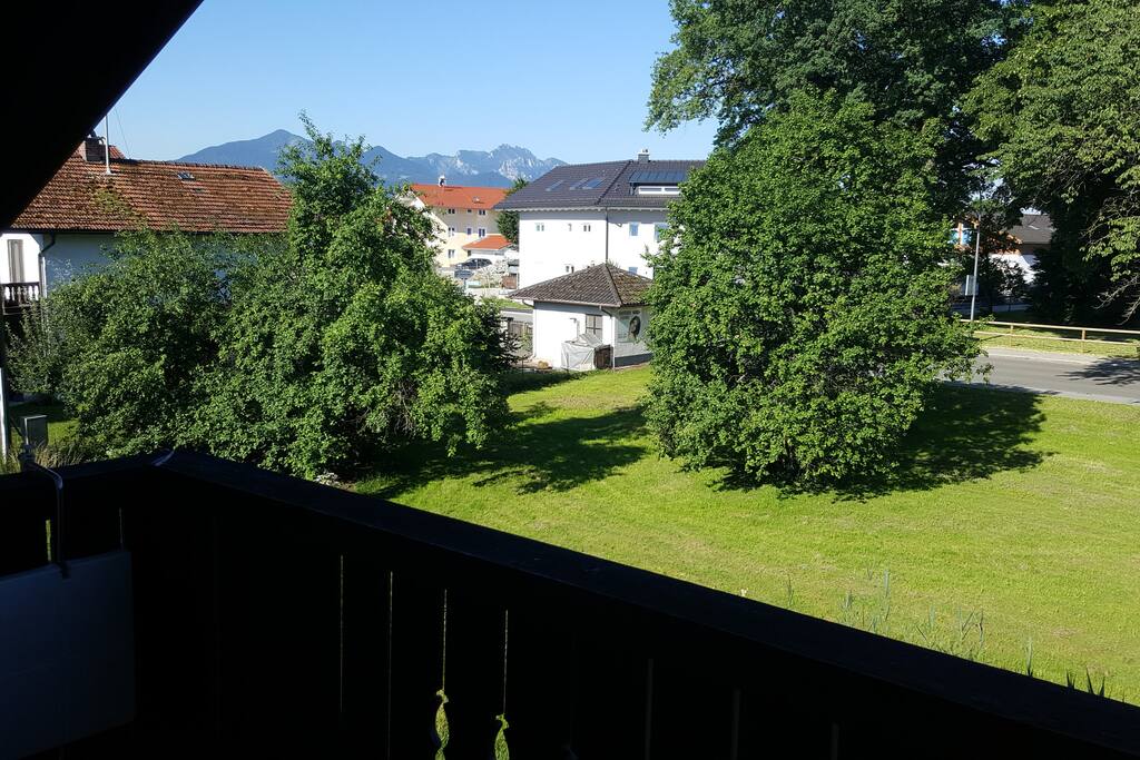 Blick vom Südbalkon auf die Kampenwand.