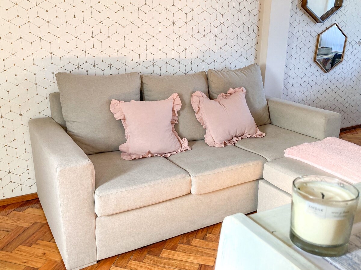 Top performing Airbnb: A bright and spacious two-bedroom apartment in Rosario in Departamento Rosario