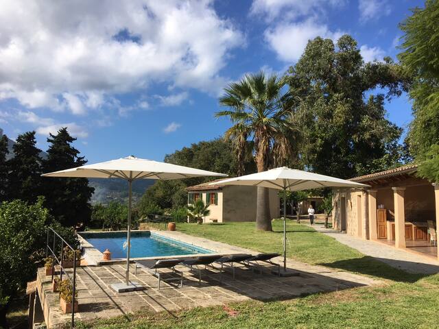 Beautiful house, large garden overlooking Soller