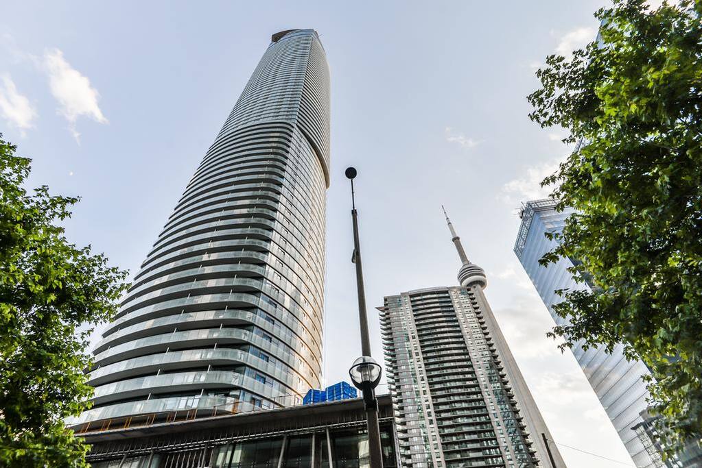 High Rise Ice Condo in Downtown, Toronto