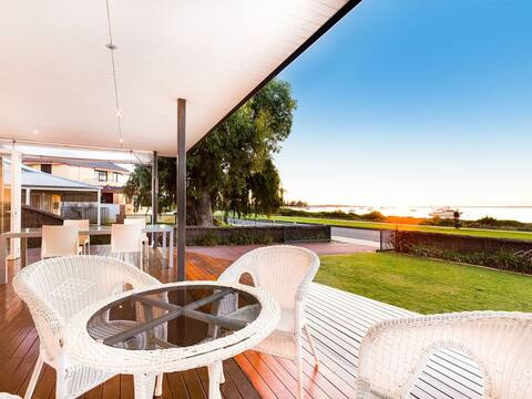 Beachfront Luxury - Starfish (Ground level Condo)