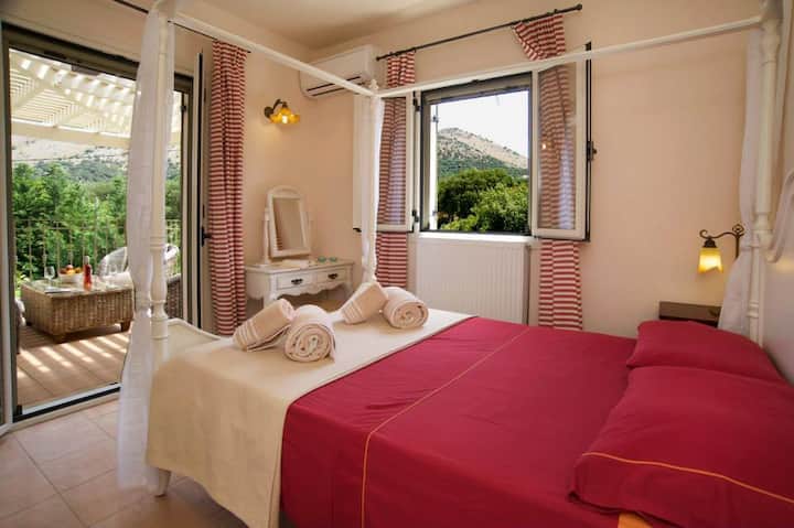 Stamoulis Villas (villa Ianthi) - Villas for Rent in Pylarei , Kefalonia,  Greece