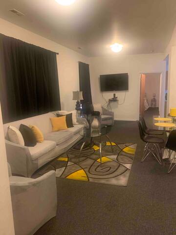 Charming 3BR, 2BA, only 10 minutes to downtown gallery image 4