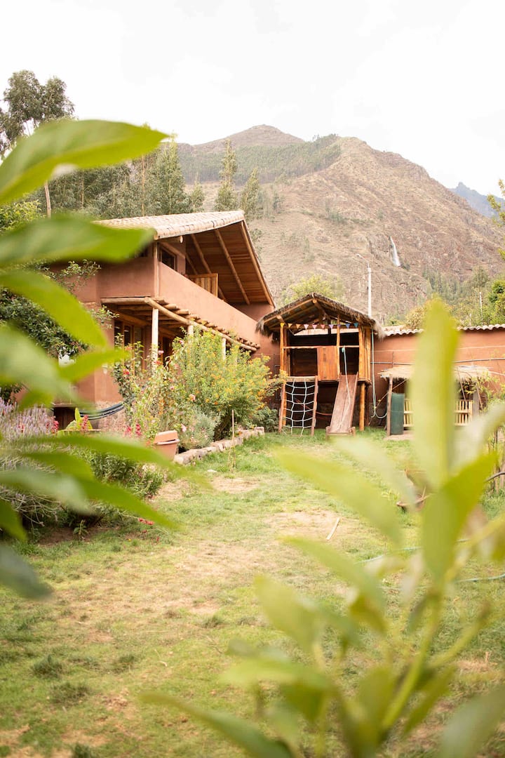 Lovely cabin with Vistas and Family Garden