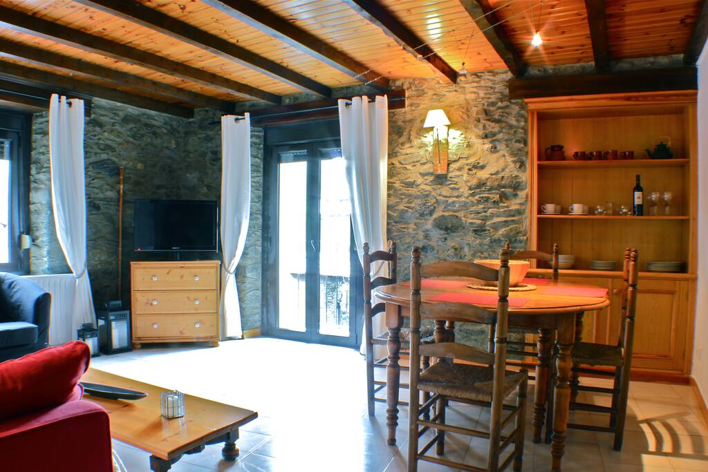 Charming 2 Bd Apartment in Vallnord Apartments for Rent in Arans