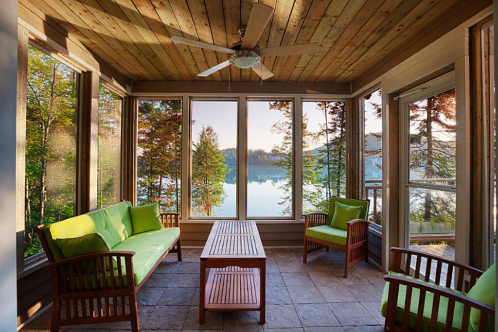 Chalet TourduLac Chalets à louer à SaintFaustinLacCarré, Québec