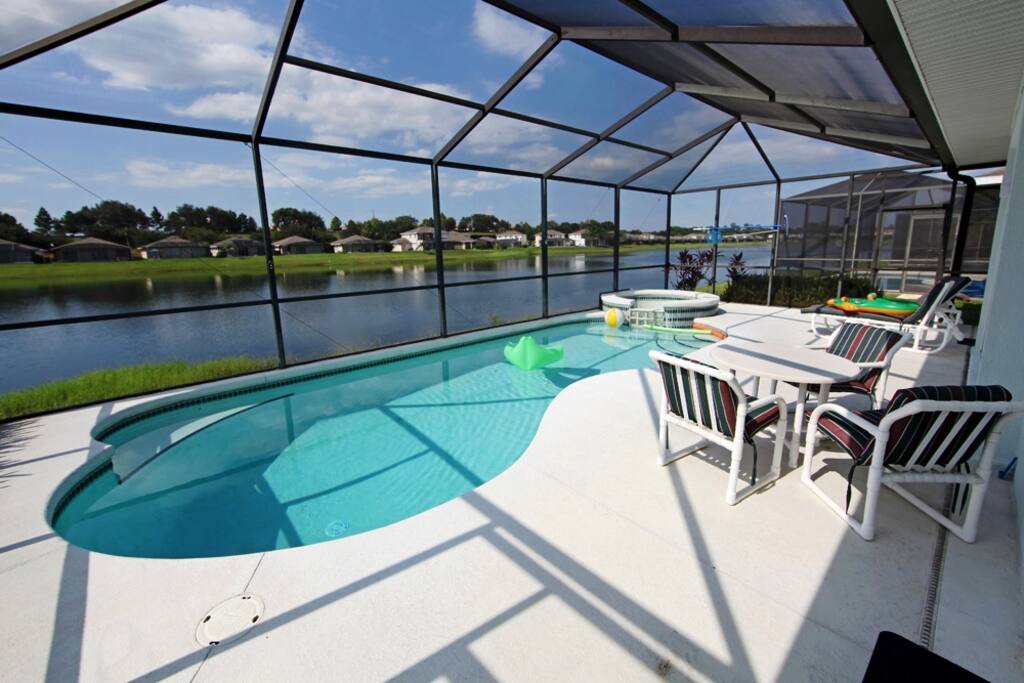 Outdoor retreat to soak up Florida's sun !!!