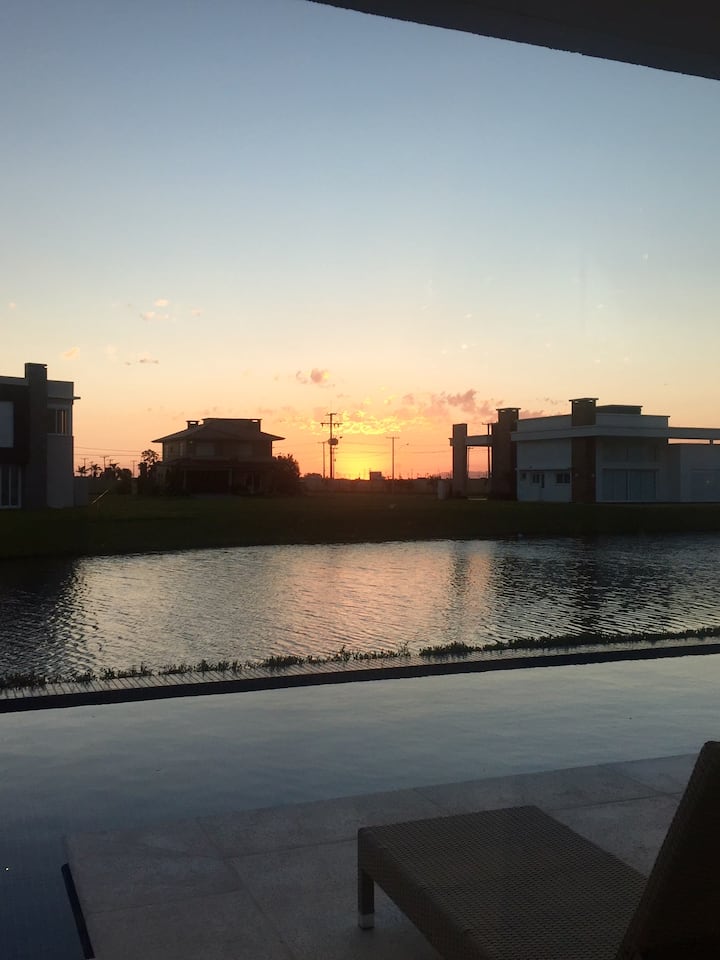 Casa Luxuosa Em Condomínio Fechado 5 Suites - Capão da Canoa