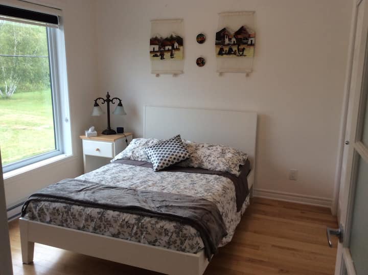 Charming room!! Bungalows for Rent in Longueuil, Montreal, Quebec