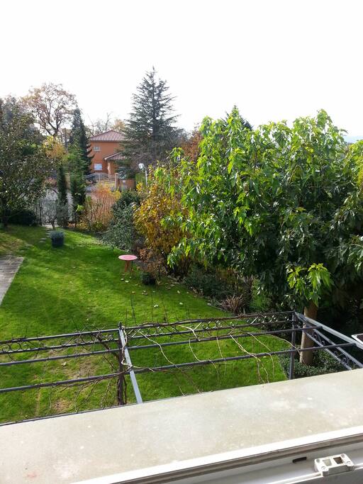 Vue sur jardin, très calme.