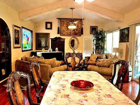 Popular Airbnb listing: Beautiful and centrally located furnished villa! 12 people. in Moctezuma