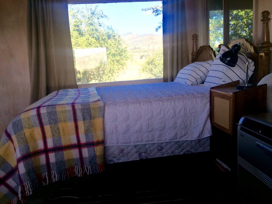 Queen bed.
