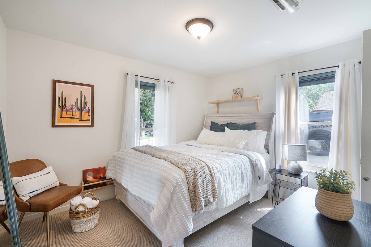 Sunny SoCo House: Explore Austin with Ease!