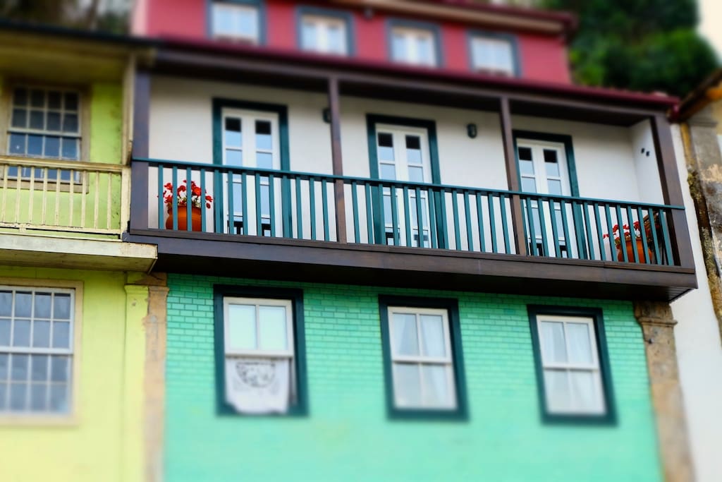 A Casa de Amarante em pleno centro histórico e com vista privilegiada para o rio Tâmega num prédio com mais de 100 anos.
