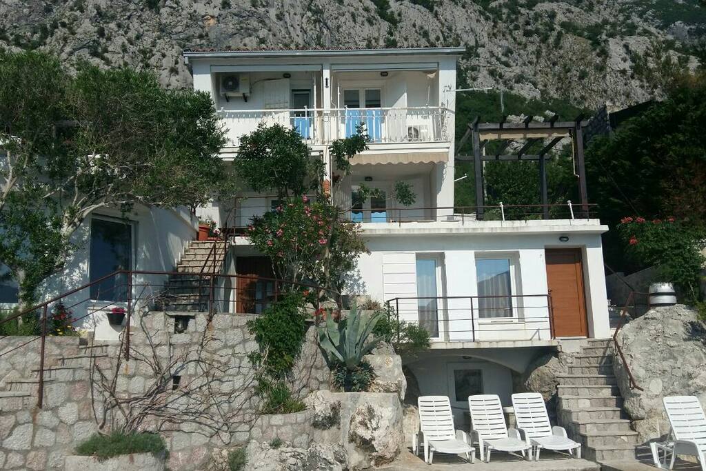 Sea view to the house - right, upper part