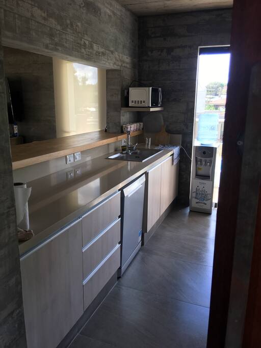 La Cocina, el living, el comedor y el parrillero se encuentran en el primer piso