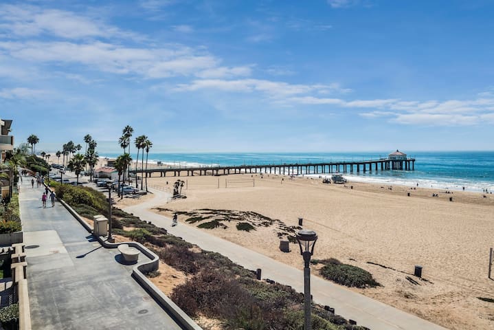 Beachfront Home On The Strand Near Pier