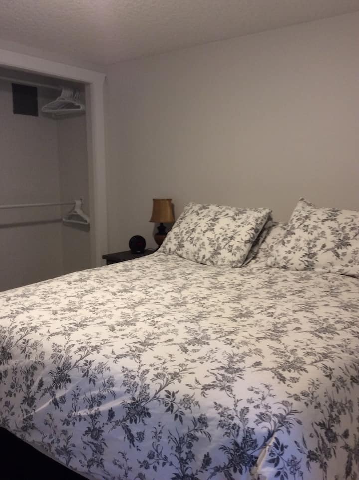 Მთავარი საძინებელი,ორადგილიანი საწოლი.