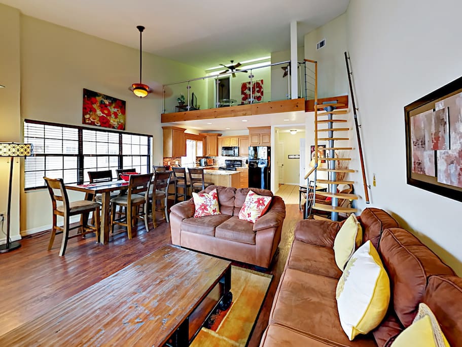 2nd-floor loft overlooking dining area for 6.
