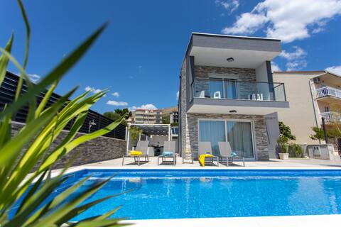 New Villa Dvori  ****