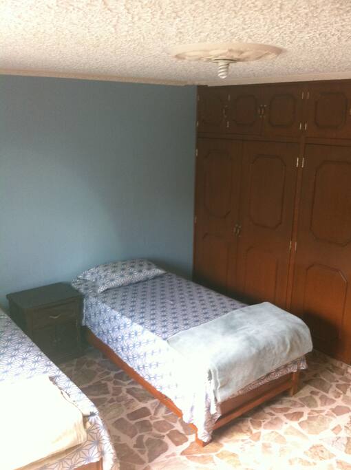 Habitación Estrella muy amplia y con vista al jardín