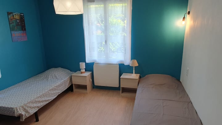 Втора спалня с две легла 90 х 190 