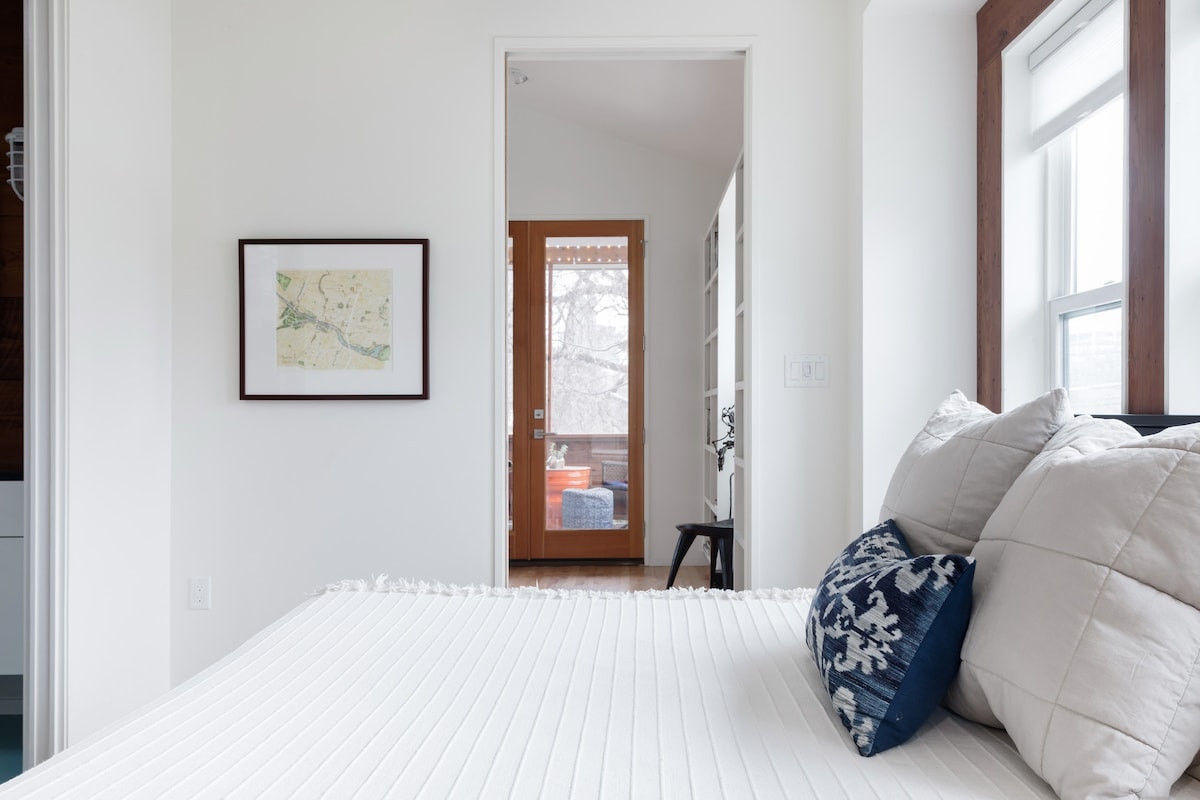 Stylish Alley Flat in Highly Walkable Central East Austin