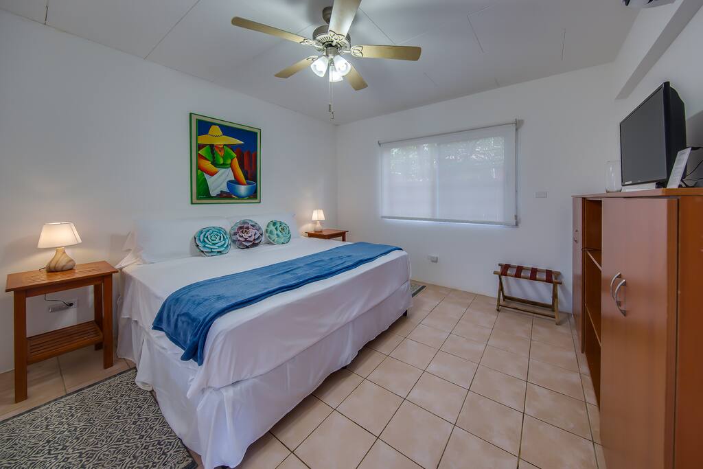 Elementos del Sur, 2-Bedroom Casita, King bed