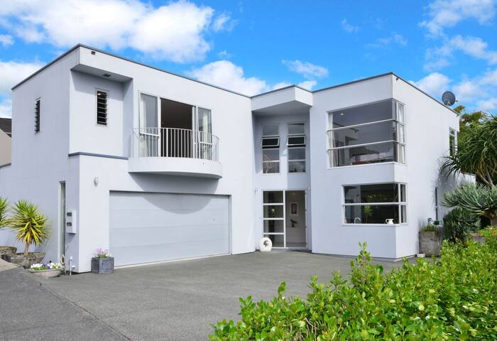 Airbnb West Harbour Vacation Rentals Places To Stay