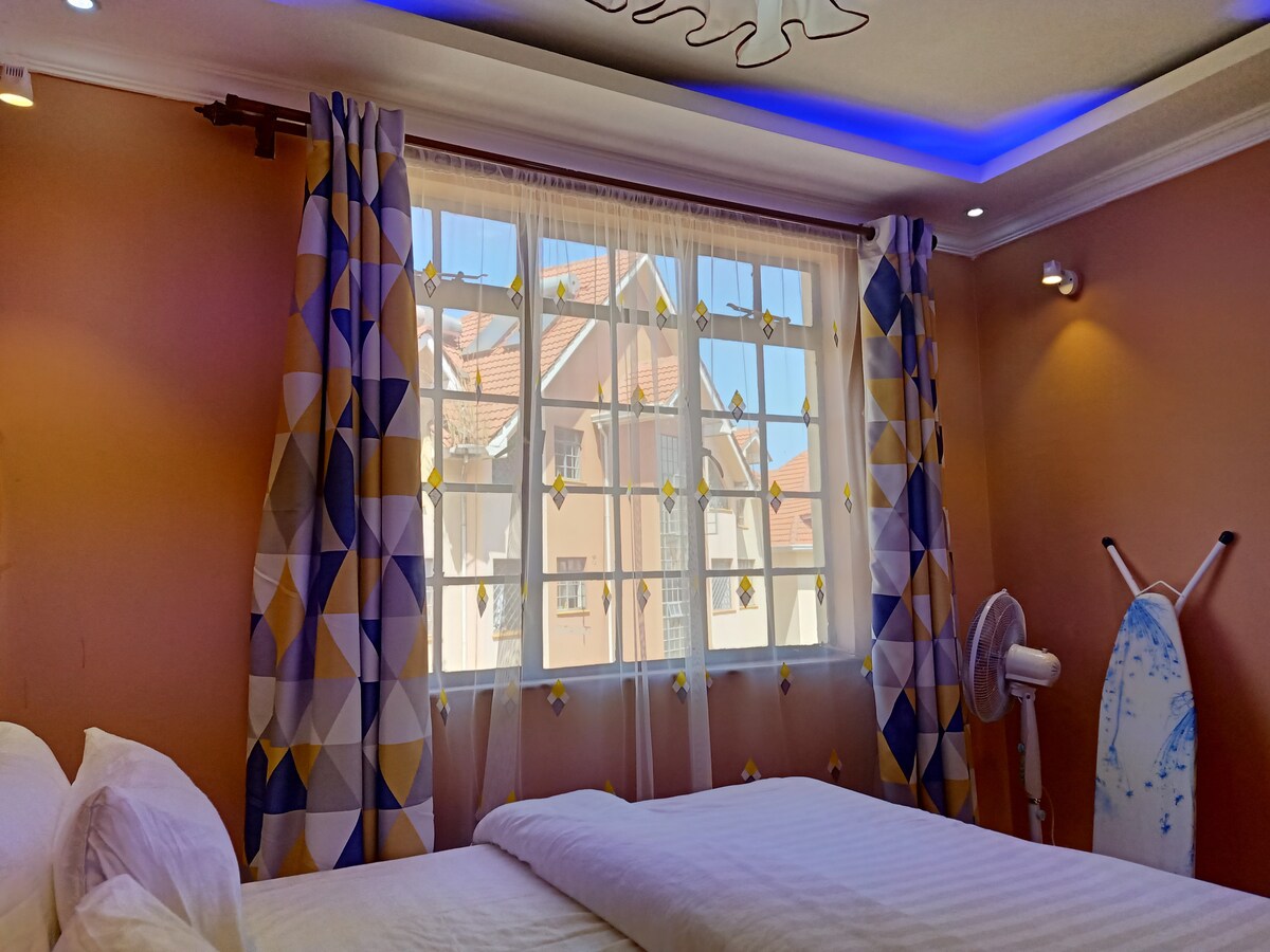 Втора спална соба со брачен кревет (ШИРОК 180-220 см)