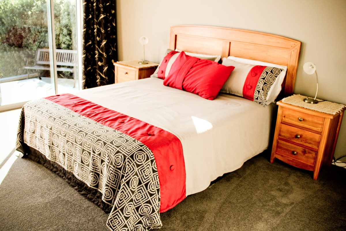 Спалня с двойно легло