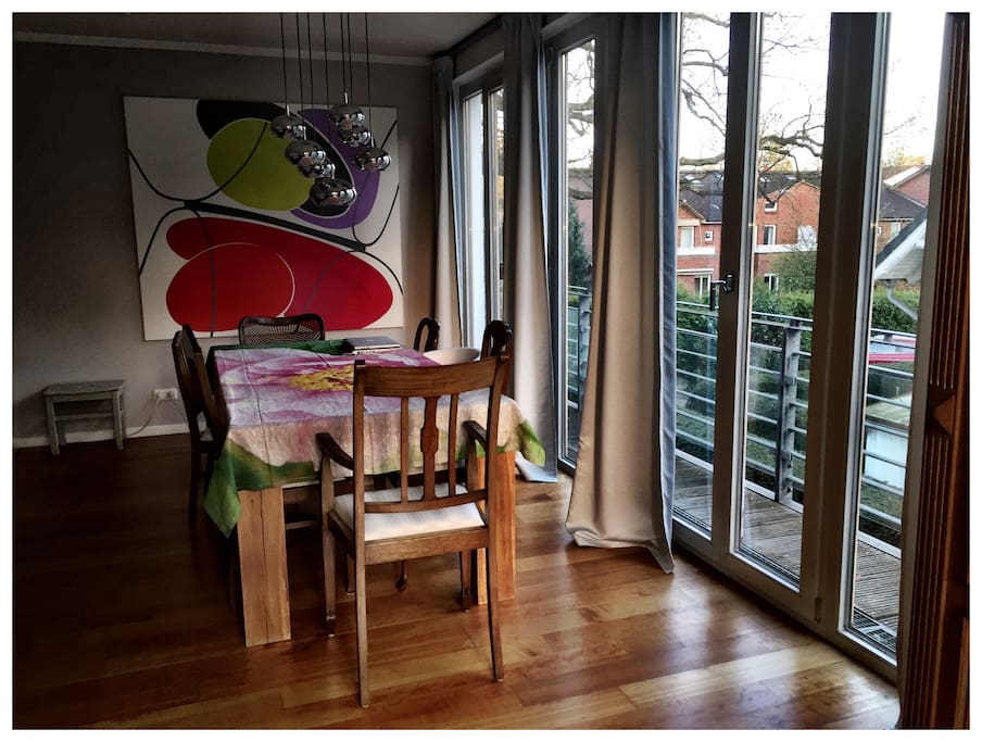 Esstisch im Wohnzimmer