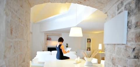Top Airbnb: Unique suite with private arch on the 🔔 Campanile ! 🌈 in Castellana Grotte