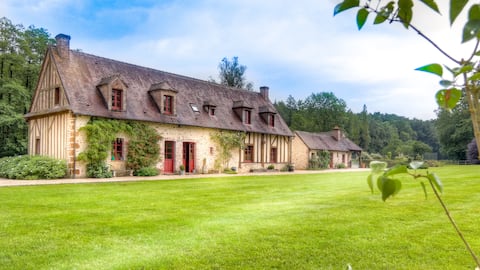 House with Pool and Tennis Court in the Perche 8 to 11 friends