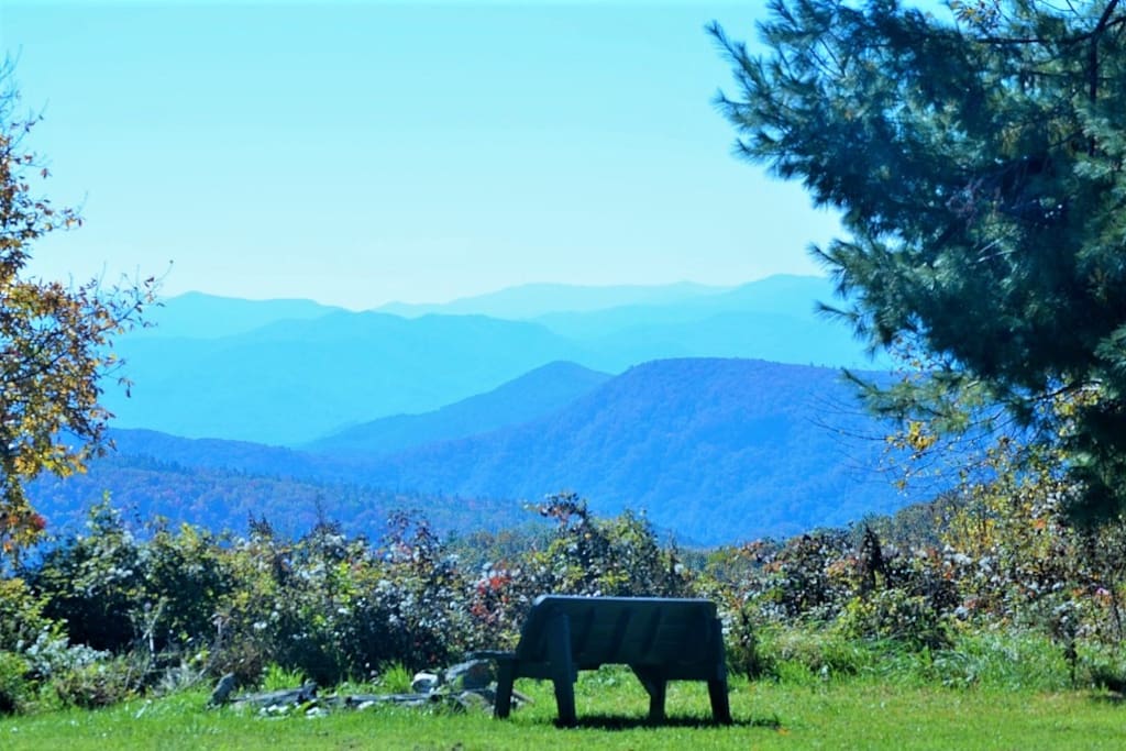 B&B Cascading Mountain VIEWS, 2Bdrm 2 to 5 guests Cabins for Rent in