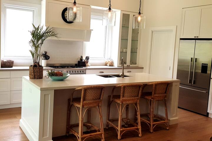 Tropical oasis near Manly gallery image 3