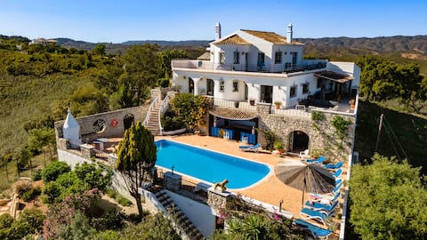 Beautiful renovated hilltop villa and heated pool