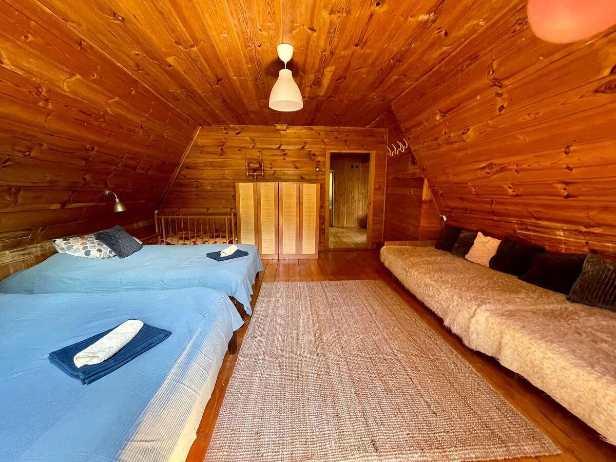 Spálňa 2, poschodie