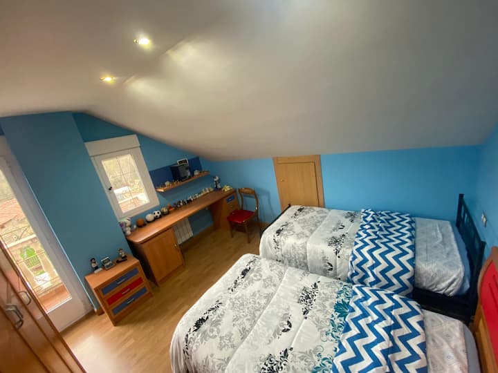 DORMITORIO BOARDILLA CON TERRAZA