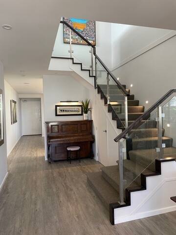 New, Centrally Located Bondi Beach House gallery image 4