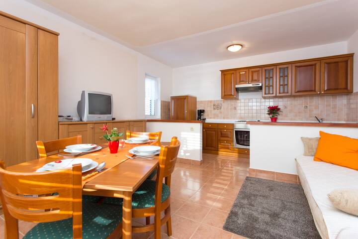 Rab, nice  holiday apartment,  2+2, 60m2