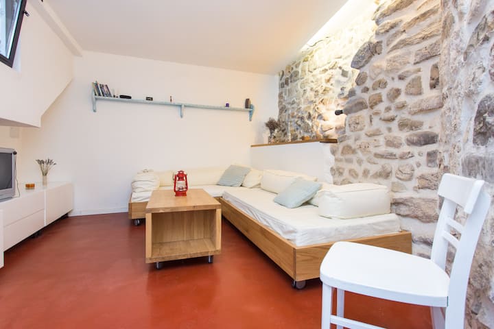 wohnzimmer (traditioneller mediterraner „Konoba“ -Stil)