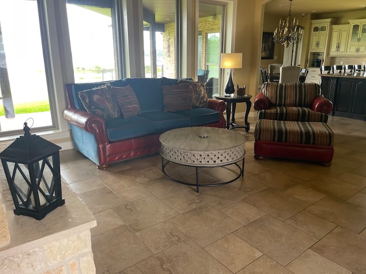 Private Lake House Sleeps 13 - Lamar University, Beaumont